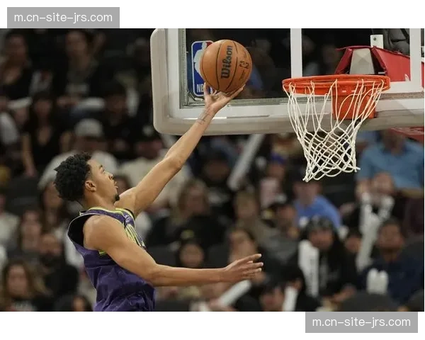 鹈鹕墨菲三世确认缺阵锋线火力 快船科林斯出战成疑内线轮换